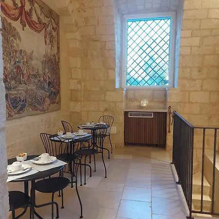 Palazzo Momi בארי