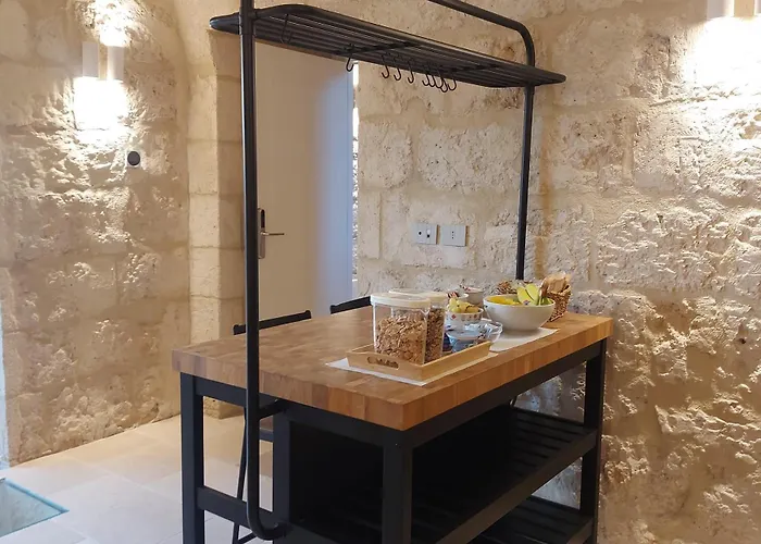 לינה וארוחת בוקר Palazzo Momi בארי