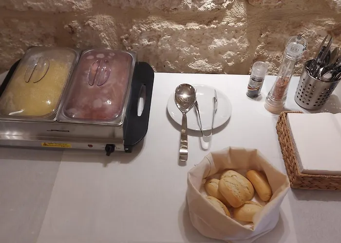 לינה וארוחת בוקר Palazzo Momi בארי